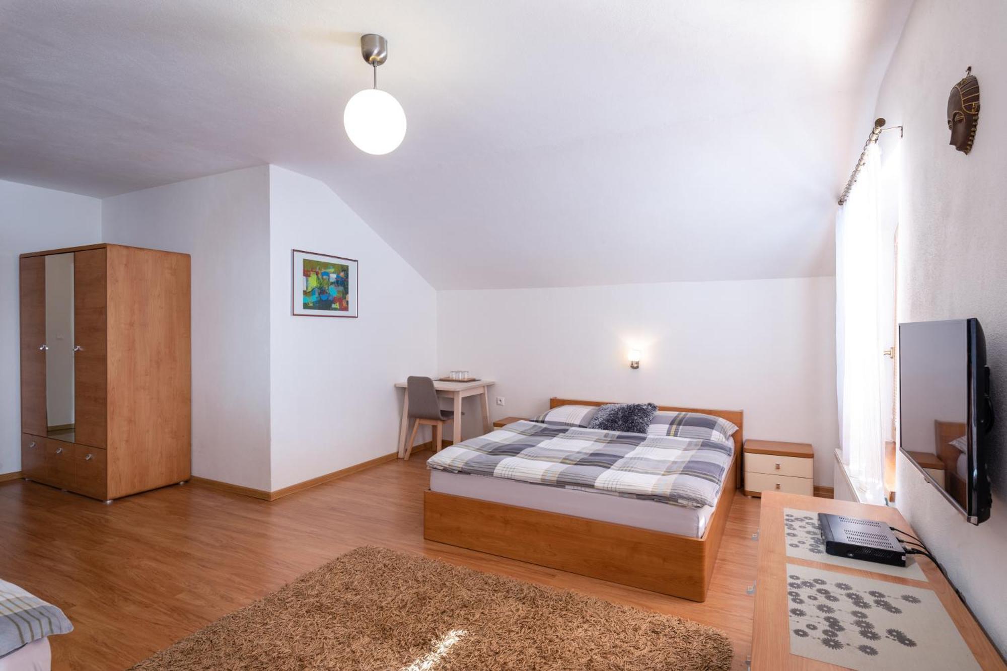 Pension Lunatyk Липтовски-Микулаш Экстерьер фото