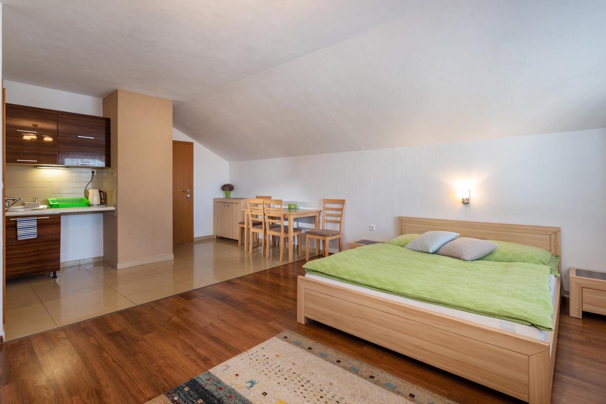 Pension Lunatyk Липтовски-Микулаш Экстерьер фото