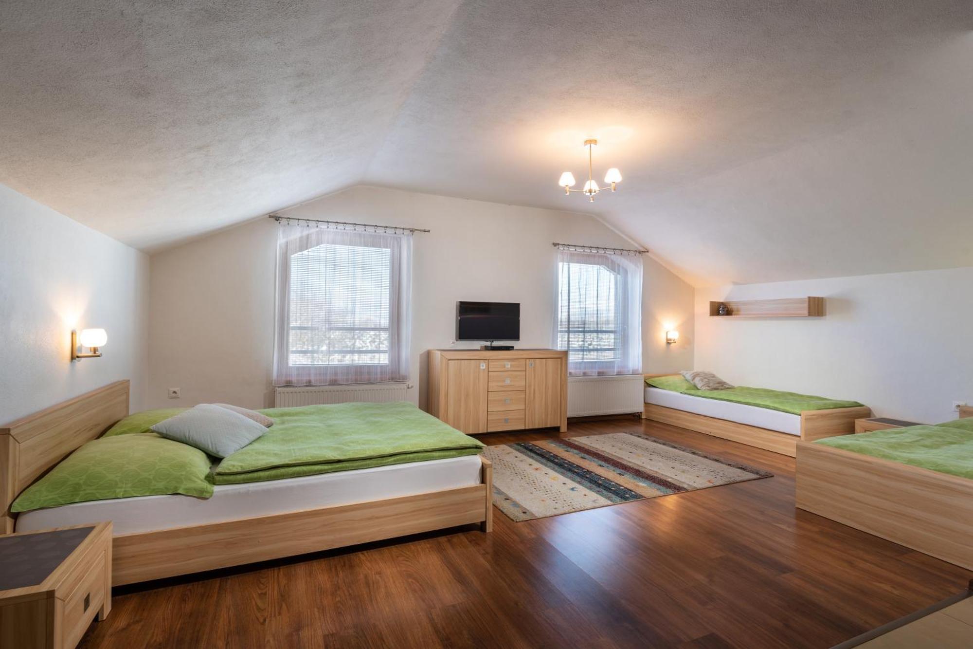 Pension Lunatyk Липтовски-Микулаш Экстерьер фото