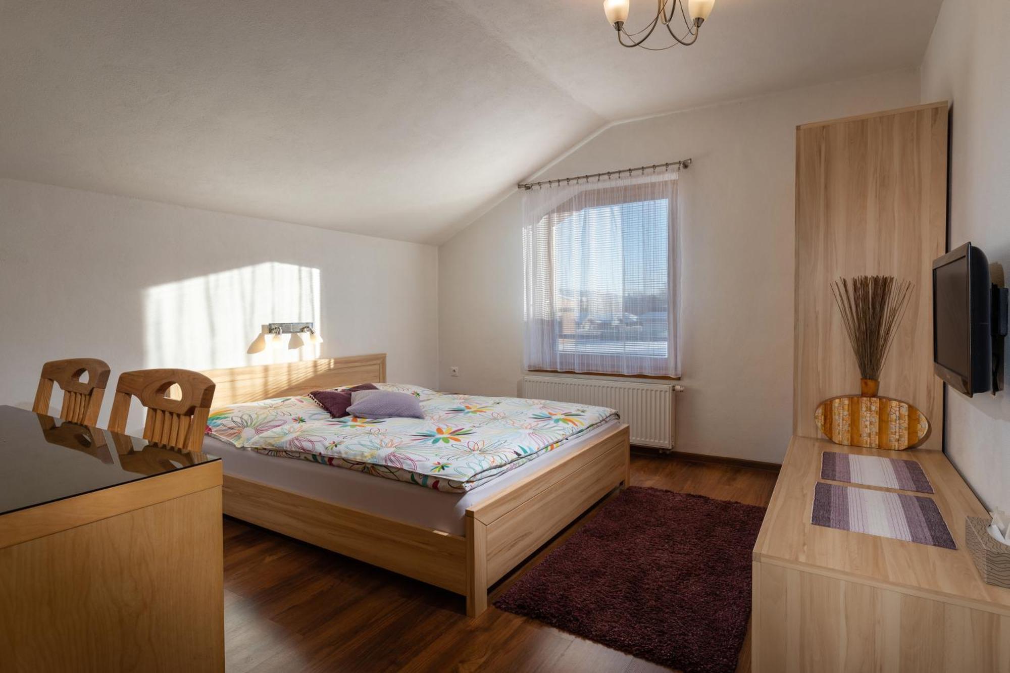 Pension Lunatyk Липтовски-Микулаш Экстерьер фото